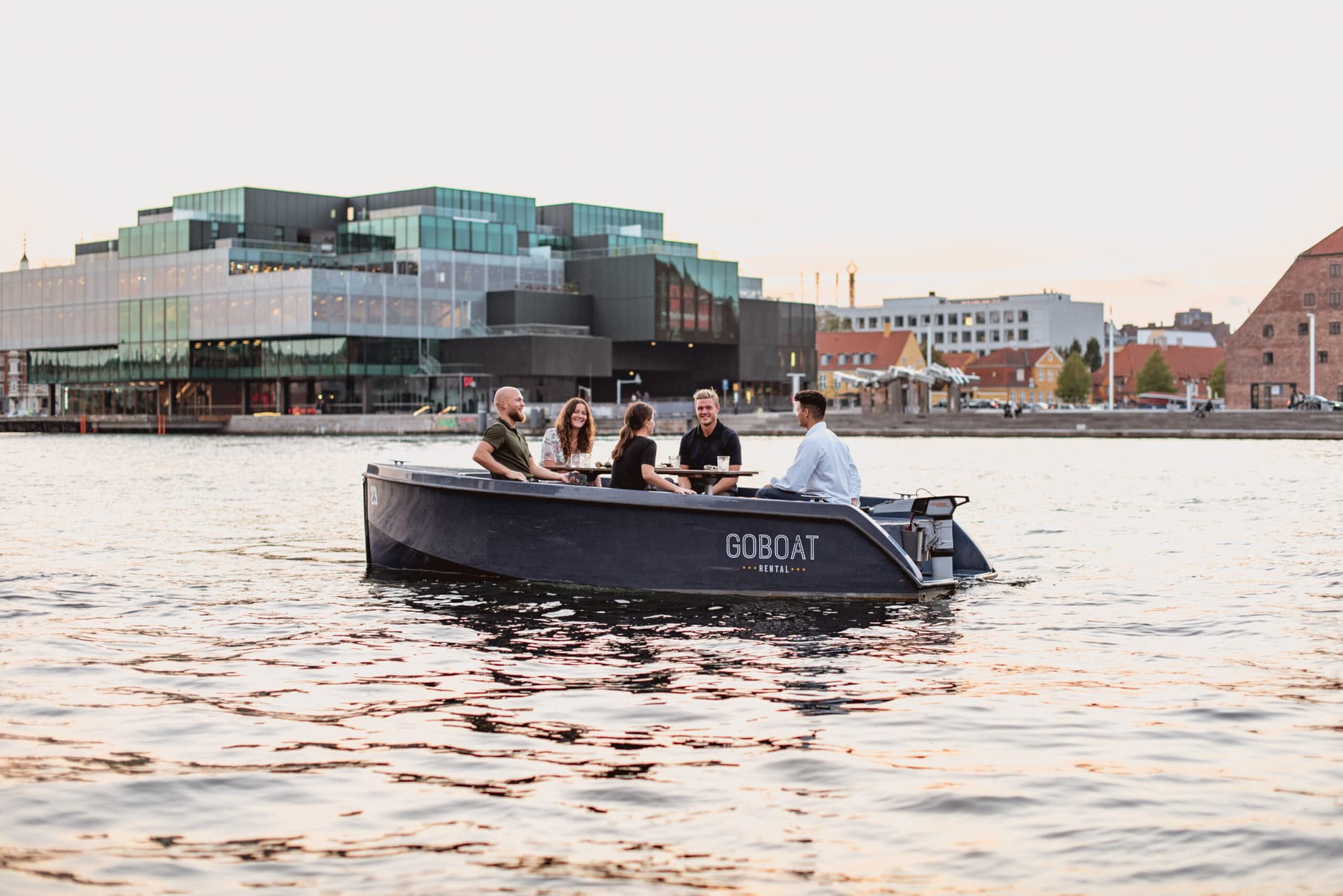Klassisk GoBoat - lej en elbåd i Københavns Havn – Copenaghen