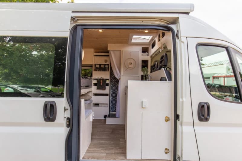 Helmi, Roman's Campingbus – Allschwil