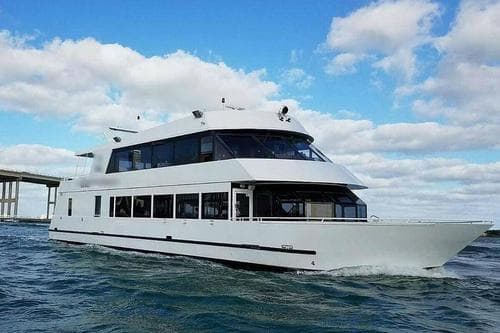 Sailing in Timeless Luxury – Hollywood
