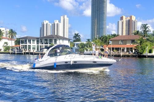 Beautiful 40' Four Winns Vista Cruiser Yacht – Hallandale Beach