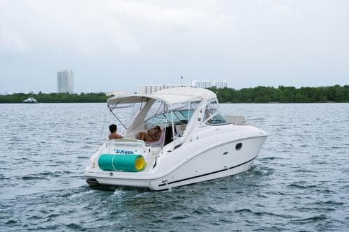 Beautiful 30' in Haulover Area – Miami Beach