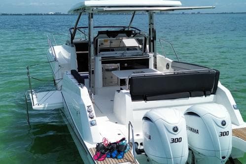 Private Yacht Charter in Miami | Your Day, Your Way – Key Biscayne