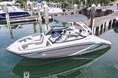 Brand New Yamaha Power Boat in Downtown Miami! – Key Biscayne