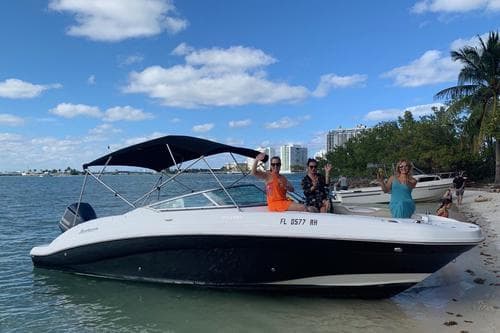 Day of Fun In the Sun by boat! Boating in Miami… the right way! Sandbar and Cruising…we got you covered! – Miami Beach