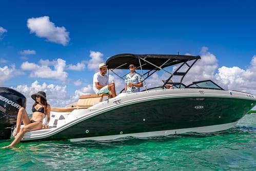 NEW! Perfect Sea ray Sundeck up to 9 people! • Captain paid separately – Miami Beach