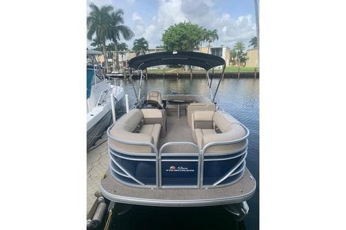 Pontoon Boat for Rent – Hollywood