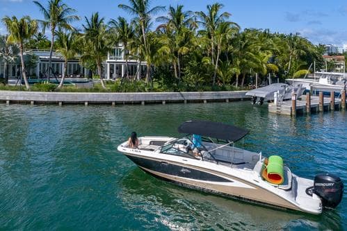 **NEW** Giant sport boat up to 9 people • – Miami Beach