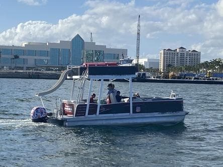 25 foot funship pontoon boat – Fort Lauderdale