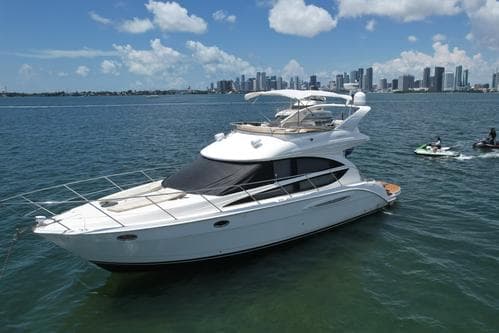Luxury Flybridge Yatch in Biscayne Bay – Miami