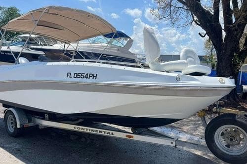 Offering for Rent: 20-Foot Motor Boat – Hallandale Beach