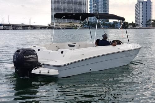 Boat tour around Miami bay – Miami