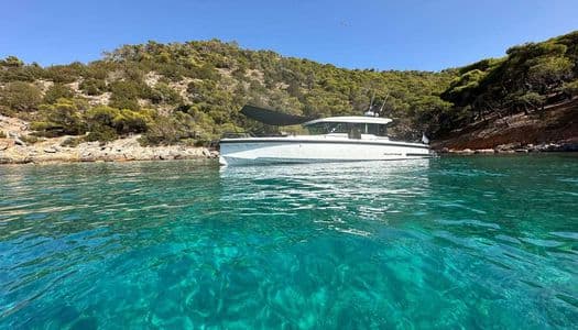 Axopar 37 XC Cross Cabin – Empuriabrava