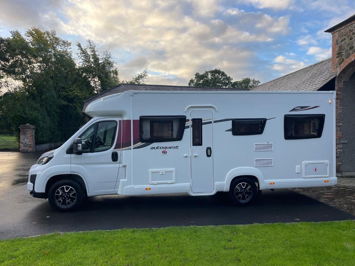 LOUNGER (6 BERTH) – Belfast