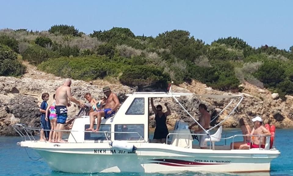 Charter this 26' Half Cabin Yacht in Lefkada, Greece – Kallithea