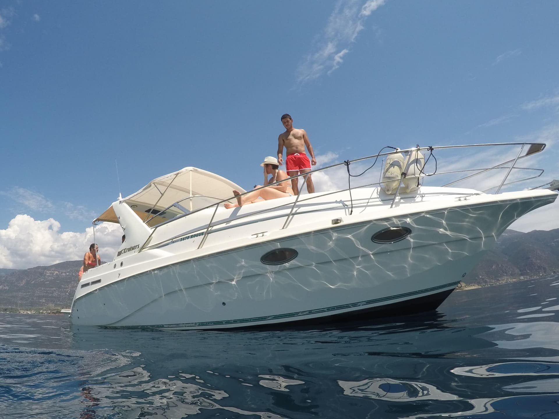 Cruisers Yachts 2670 Rogue – Lefkes