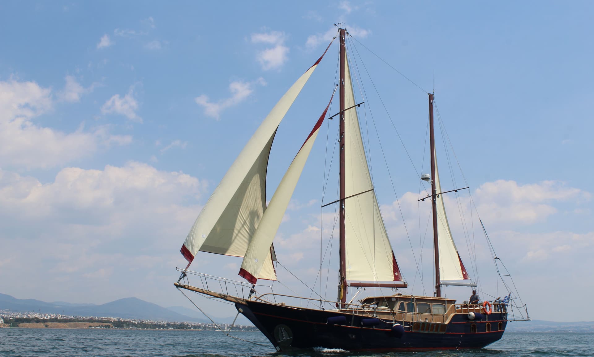 Motorsailer Greek Classic – Perigiali