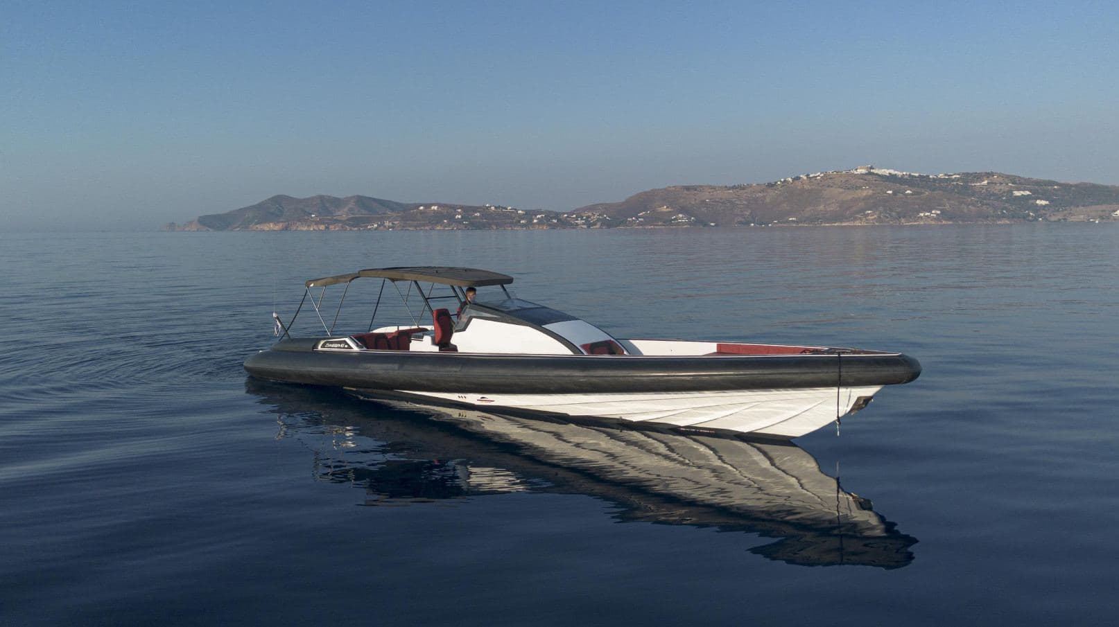 Technohull Omega 41 – Skala