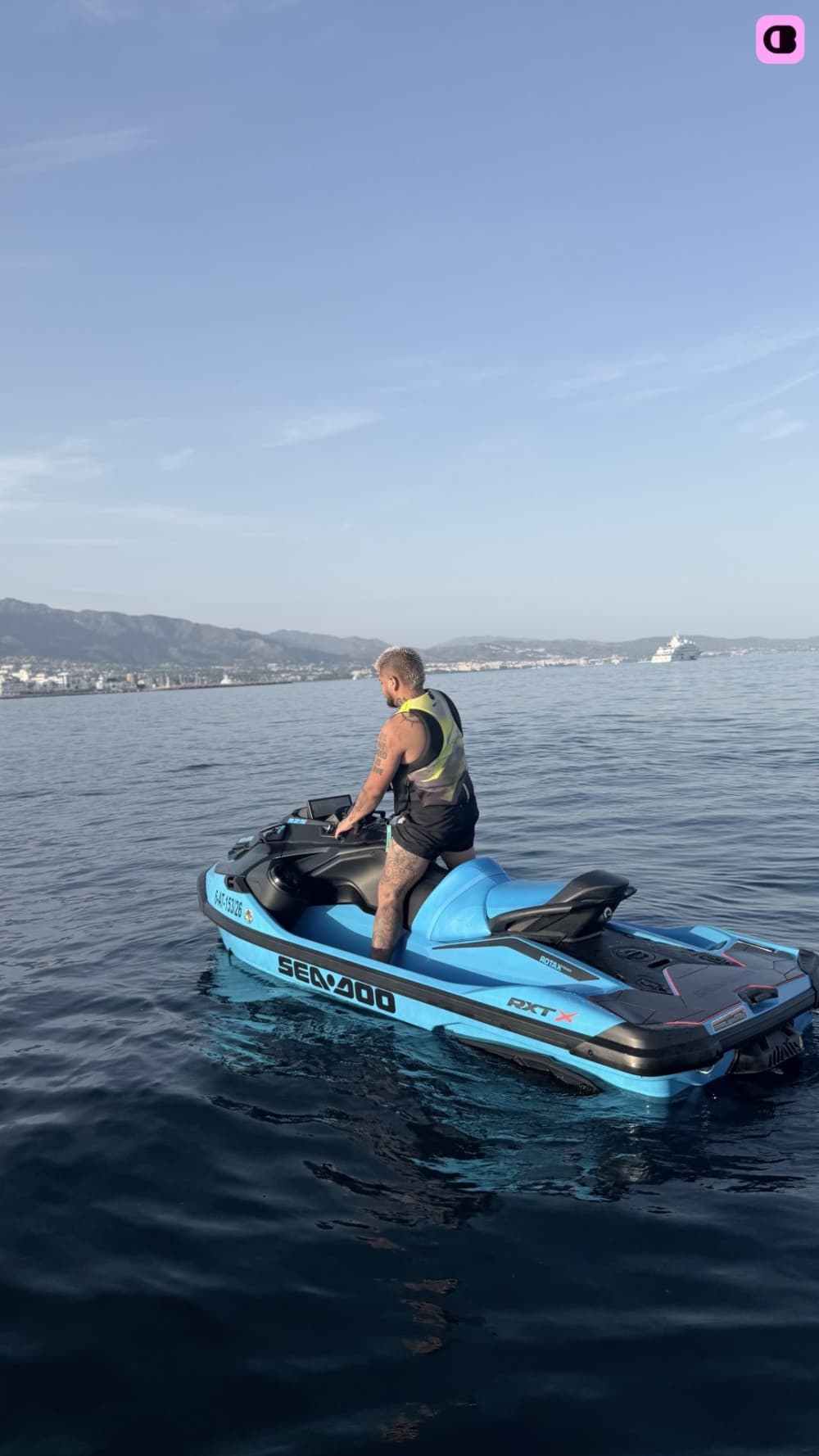 Let yourself be captivated by the Mediterranean on an hour-long jet ski tour in Puerto Banús – Marbella