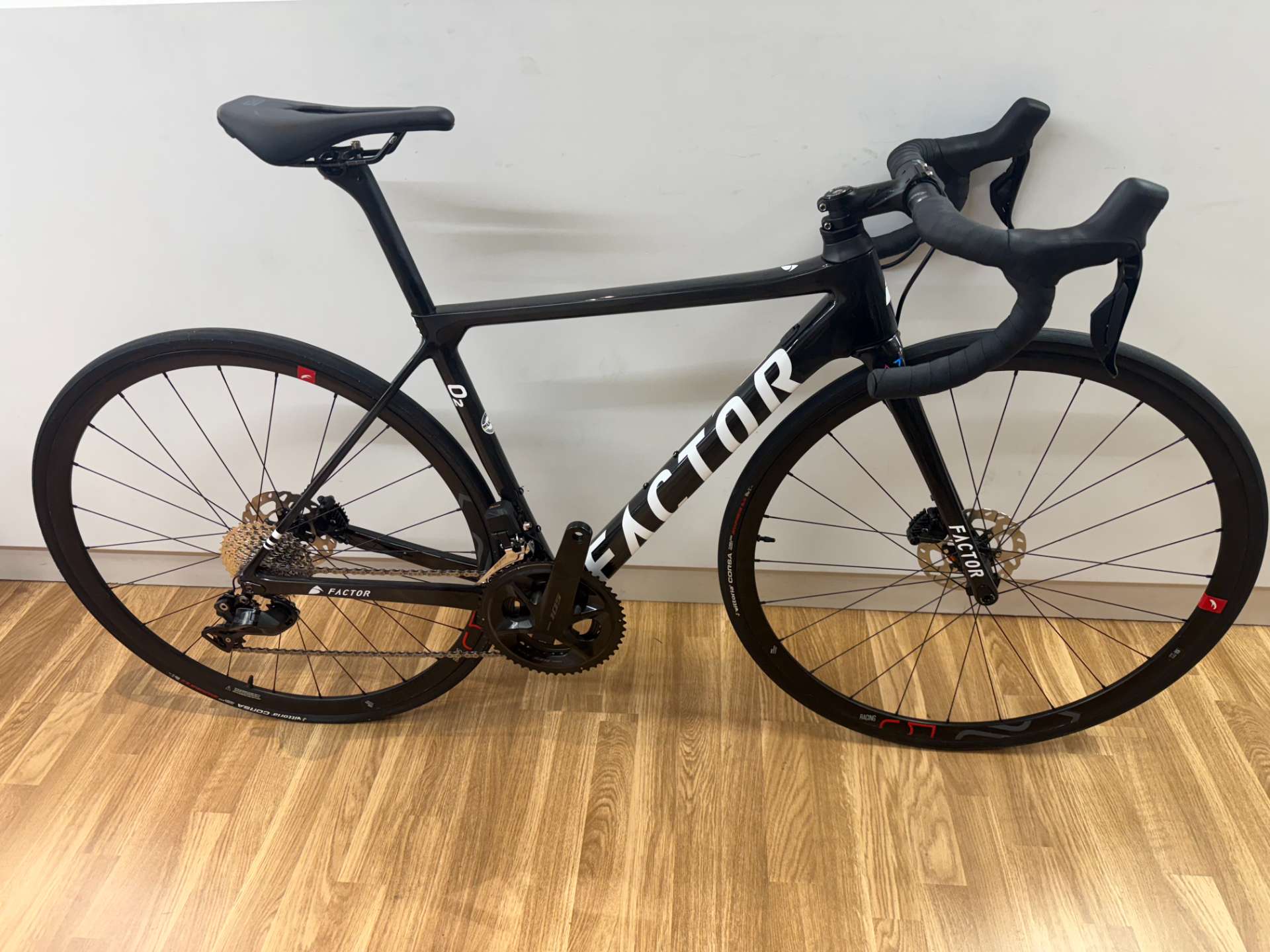 Expert Road Bike Disc and 105 DI2 Factor Size XS/S 49
