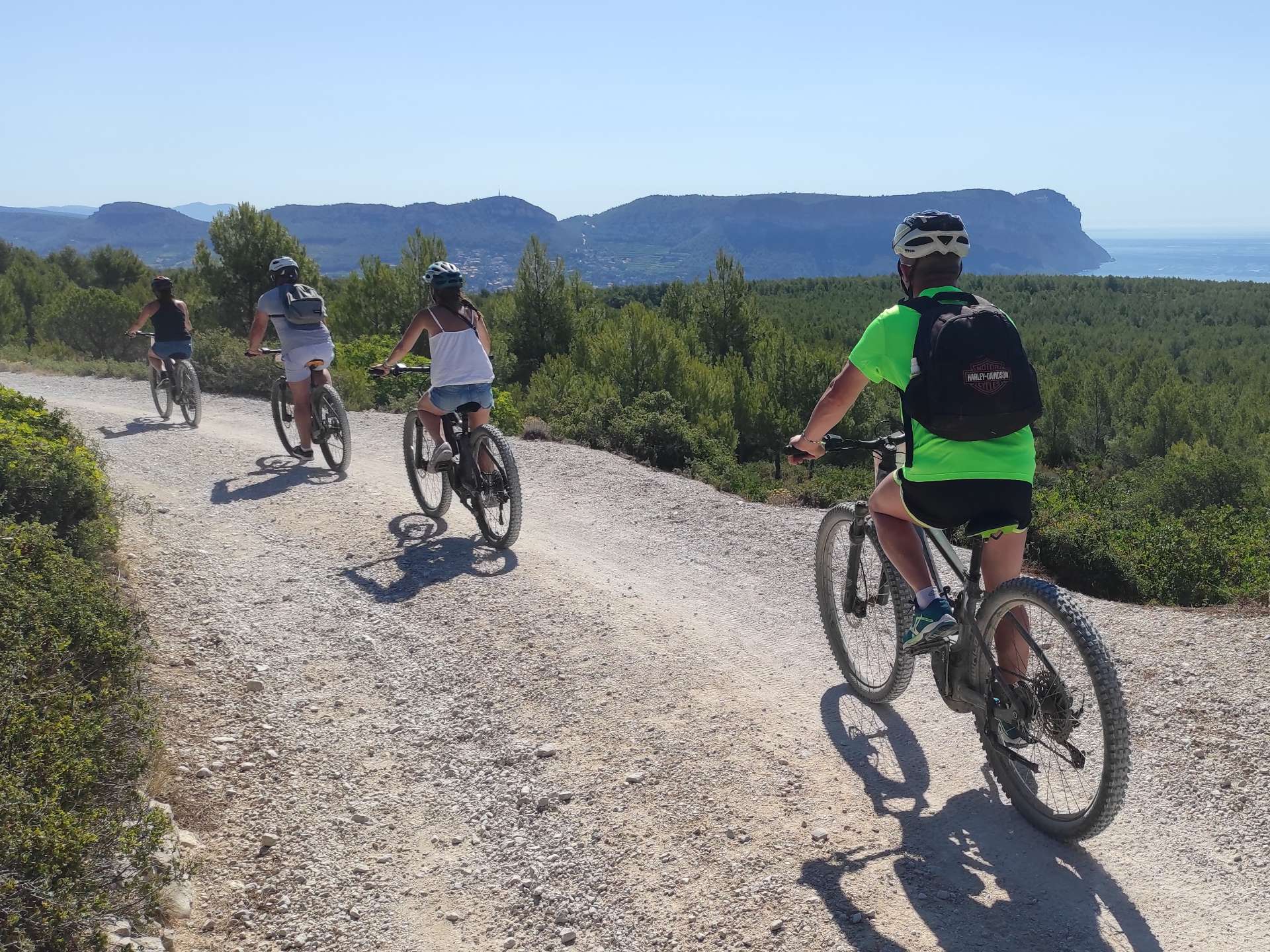 Location de VTT électrique dans les Calanques de Cassis | Guide Virtuel et Assurance inclus