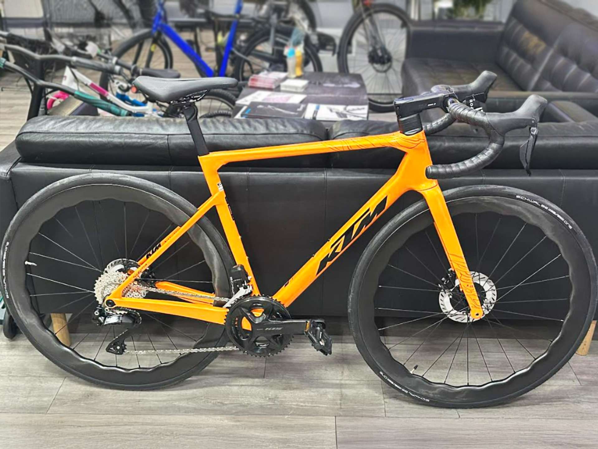M 54 – KTM Alto 105 Di2 orange (Premium)