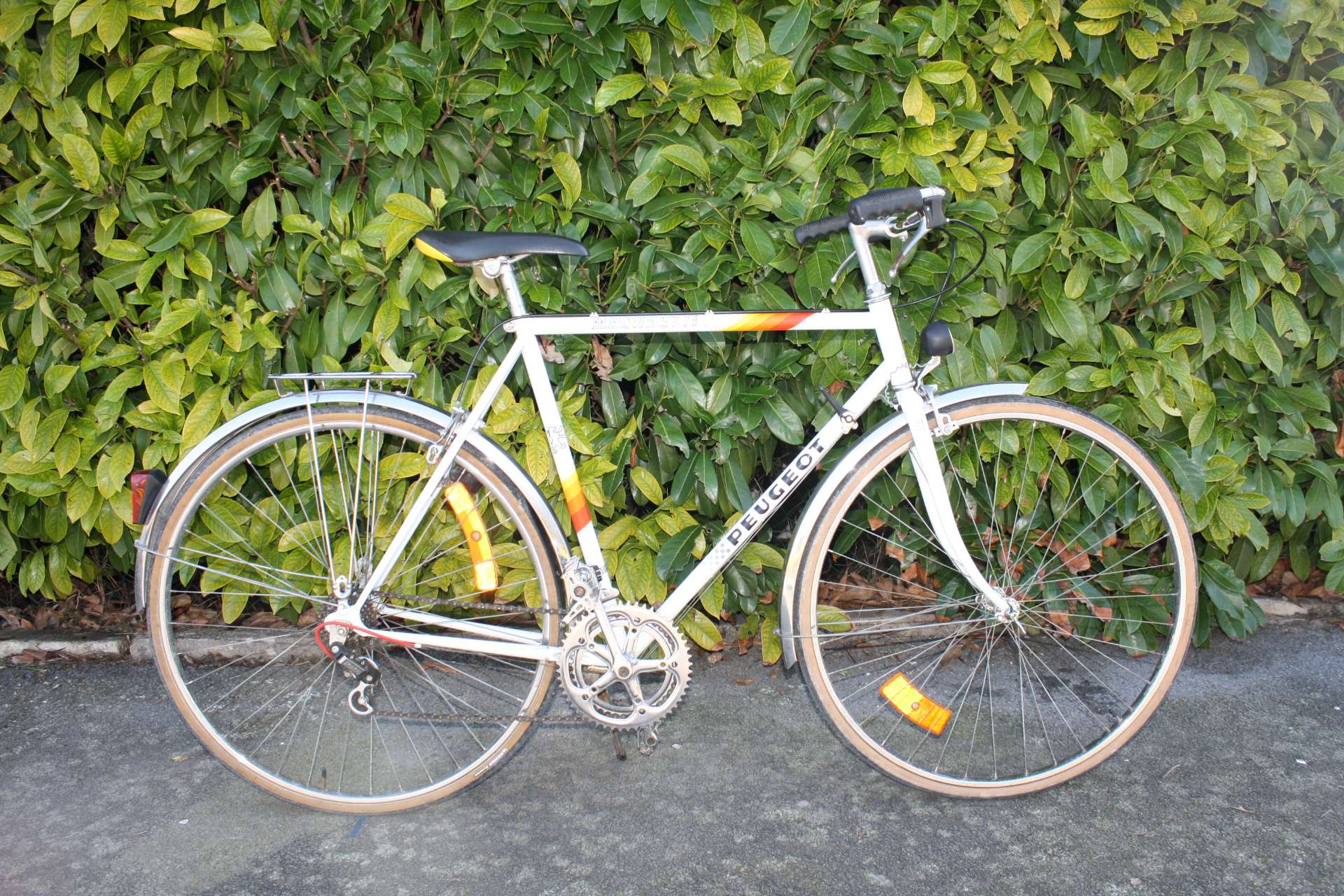 Peugeot White & Orange Bike Size XL
