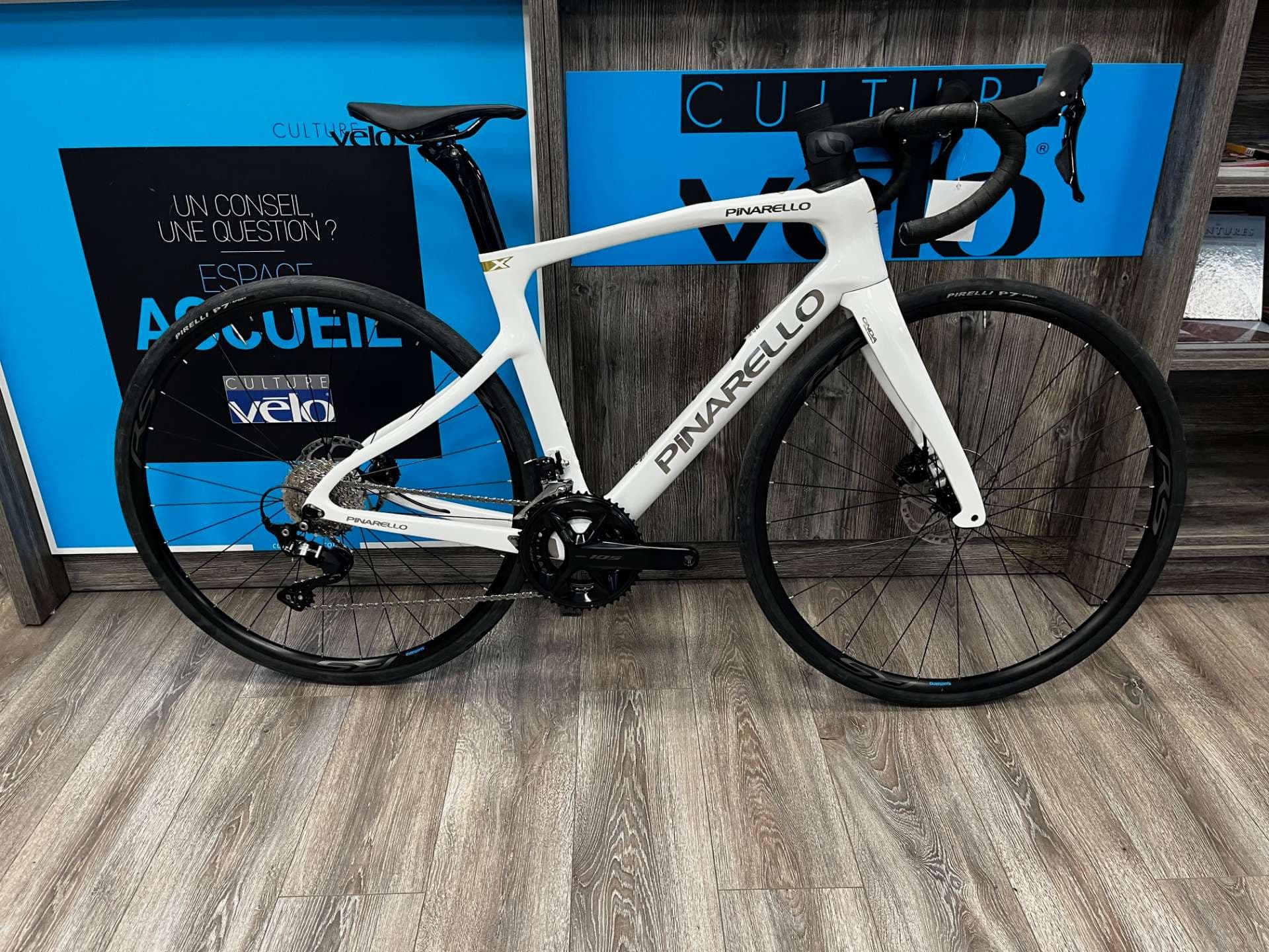 Pinarello F1 road bike – size 49