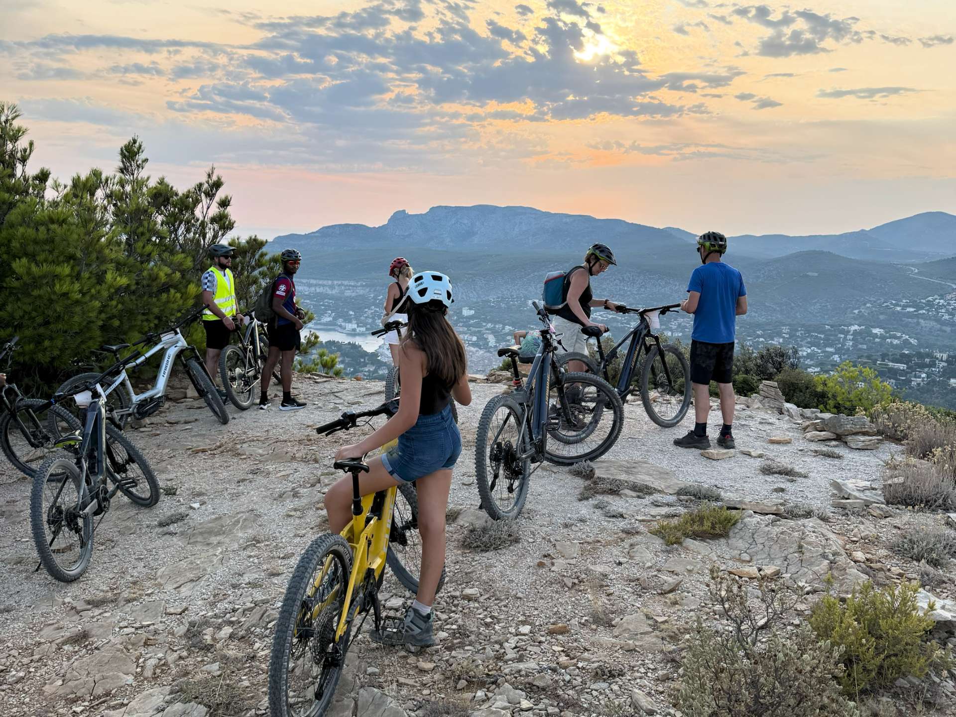 Tour guidé au couché de soleil en E-Vtt | Cassis et le Cap Canaille | 2h Niveau Loisir