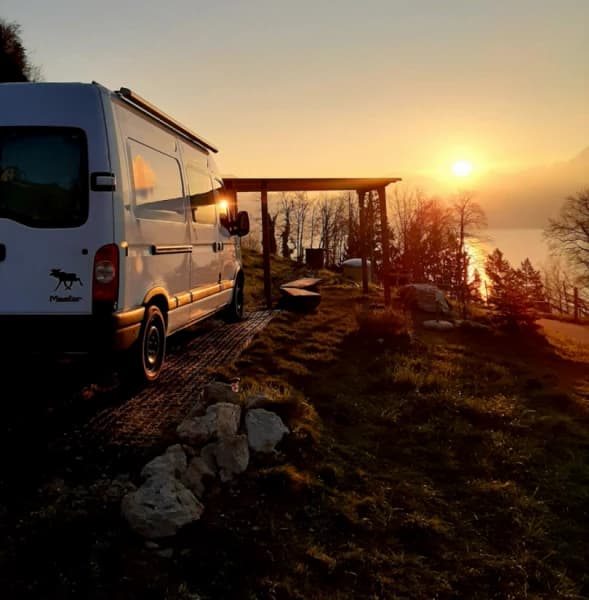 Yikoo, Conny & Martin's Campingbus – Nassen