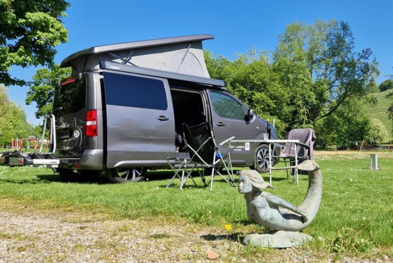 Schlafen wo es am schönsten ist, Silvia's Campingbus – Döttingen