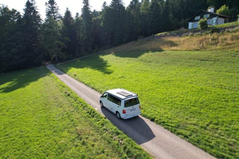 L'Azimut, Julien's Campingbus – Neuchâtel
