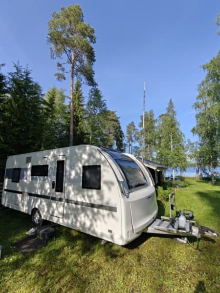 Adriana Grande, Janek:n Matkailuvaunu – Helsinki