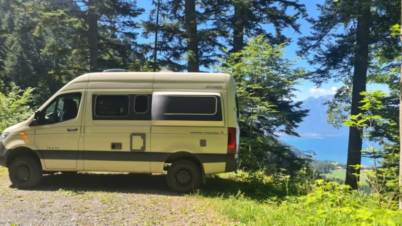 Mercedes Campingbus von David – Montreux