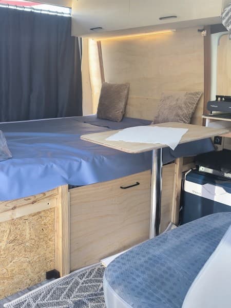 ✨Balu ✨Nicht hetzen, unterwegs sein, draußen leben, am See stehen und den Abend genießen., Sandra's Campingbus – Wien