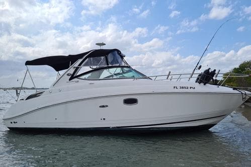 CRUISER YACHT CHARTERS – Miami
