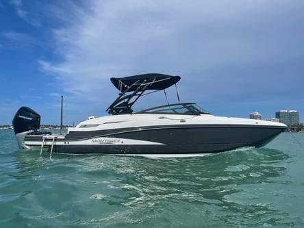Brand new Monterey 26 ft, 10 guests – Aventura