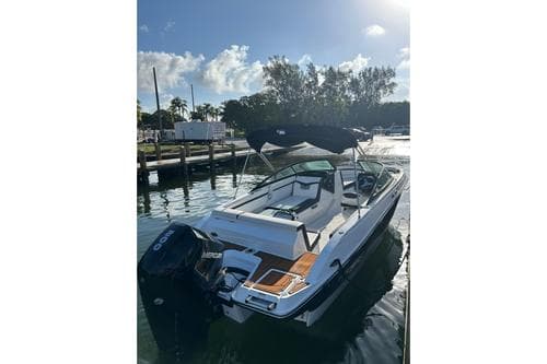 Cruise into Paradise. Elevate Your Miami Experience with our Exclusive Boat Rentals, – Miami Beach