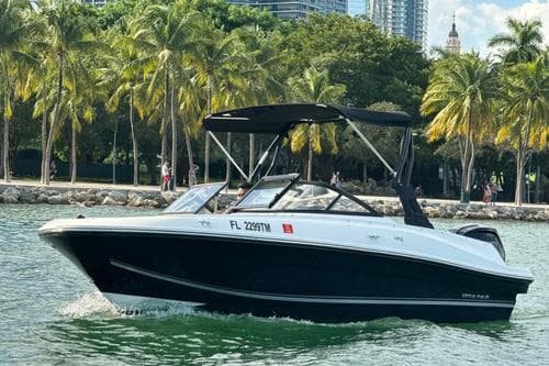 Boat tour around Miami – Miami